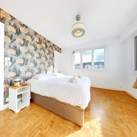 The Opal - 2bds In The Center Apartment *